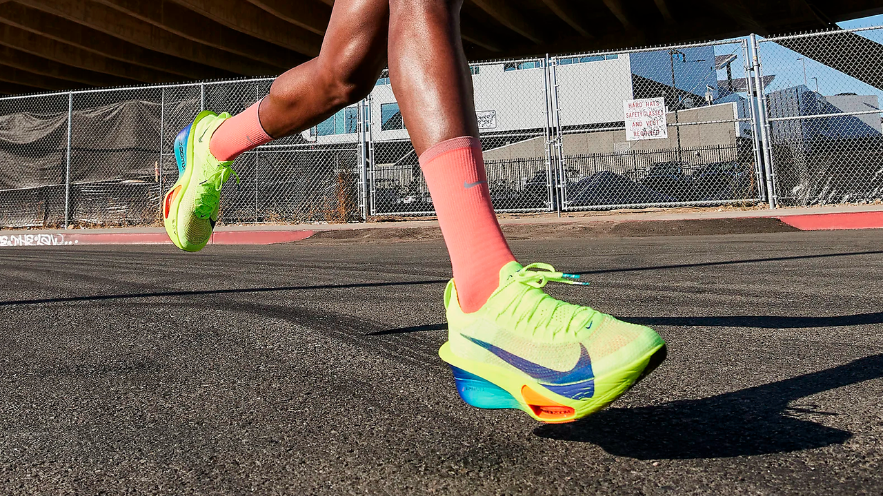 Nike Alphafly 3: La Scarpa Che Rivoluzionerà la Tua Corsa!